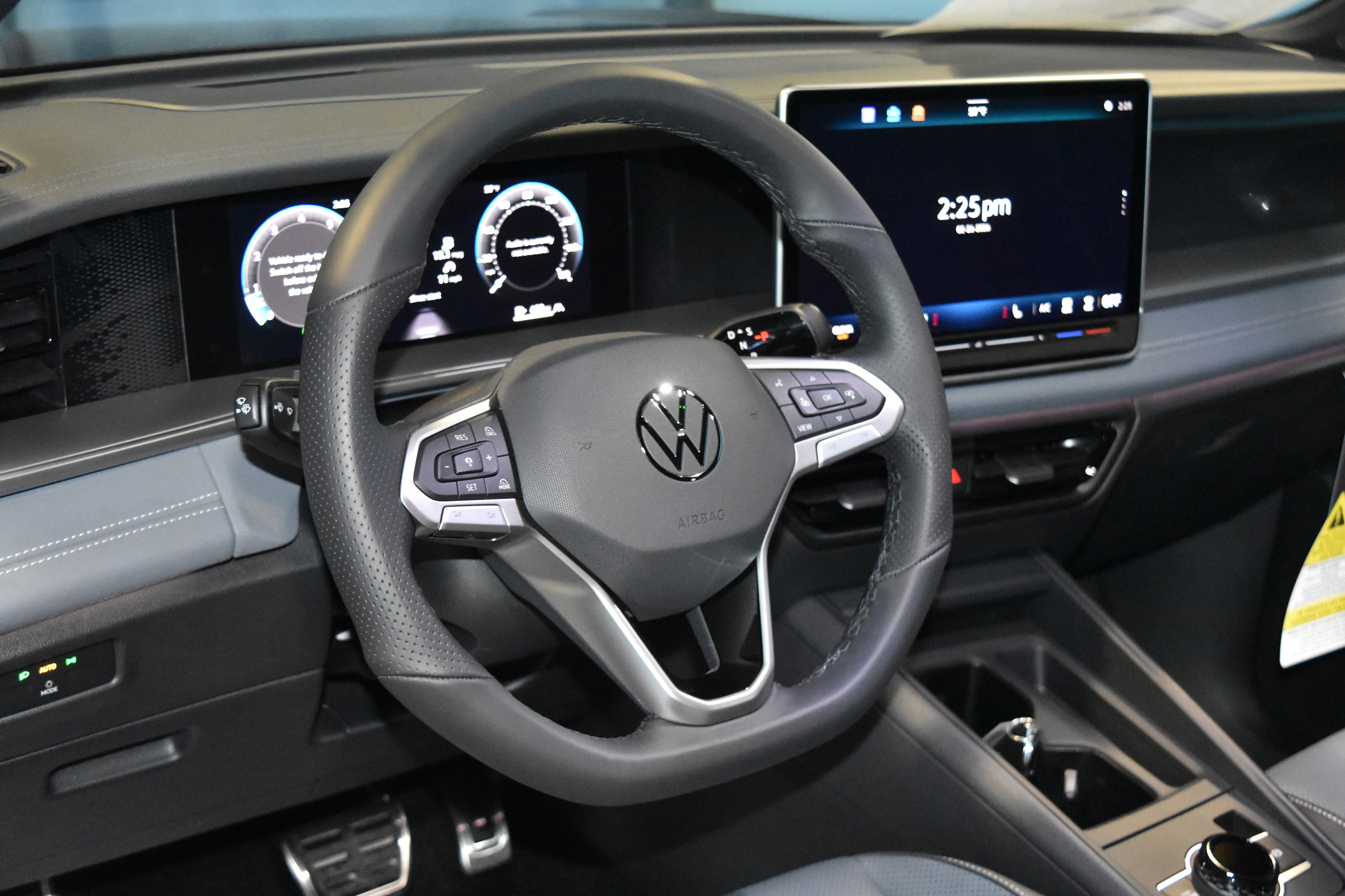 New 2026 Volkswagen Tiguan SE R-Line image 2