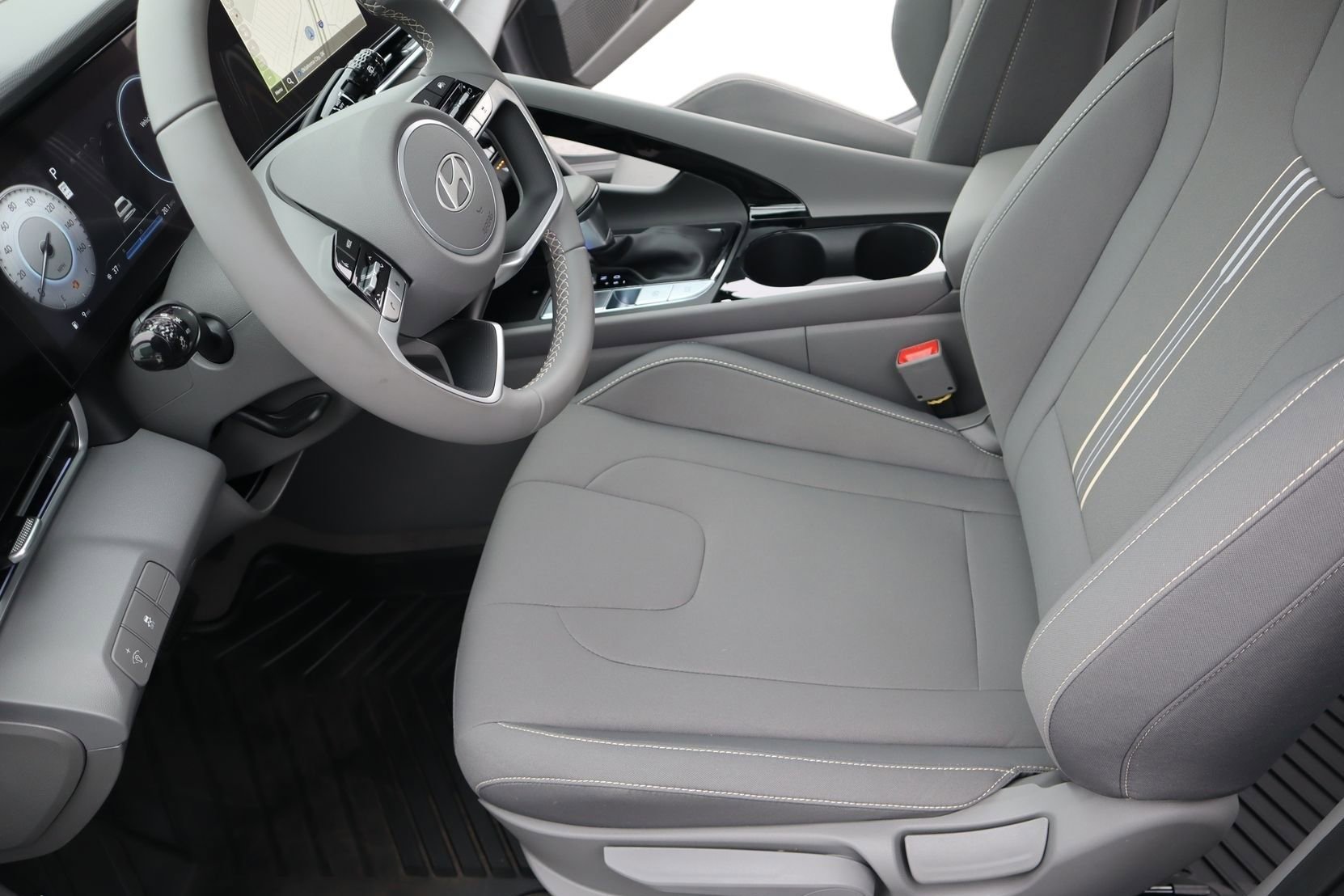 Certified 2025 Hyundai Elantra SEL image 18