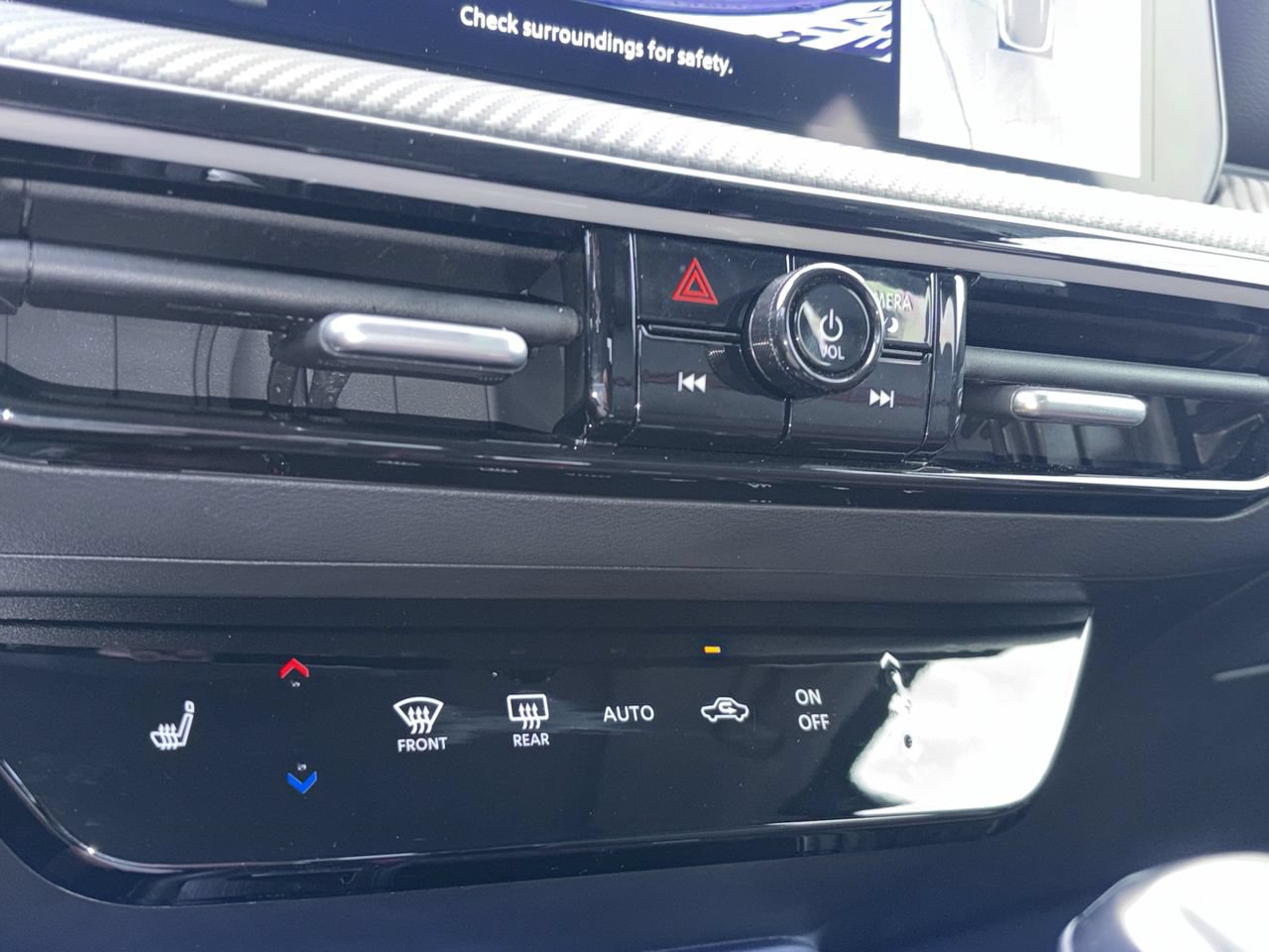Certified 2025 Nissan Kicks SR w/ SR Premium Package FWD image 21