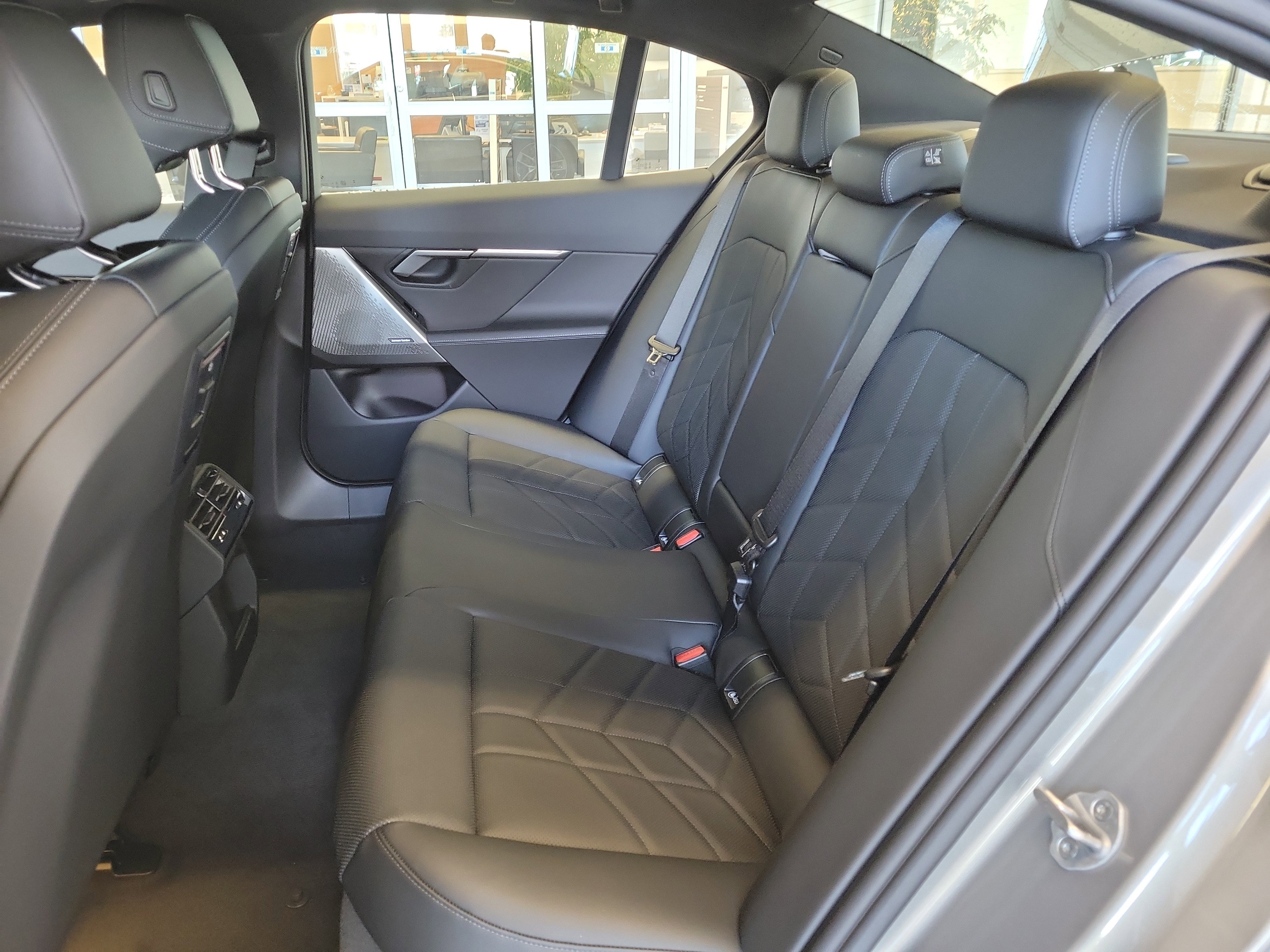 Used 2026 BMW 530i xDrive w/ Convenience Package image 16