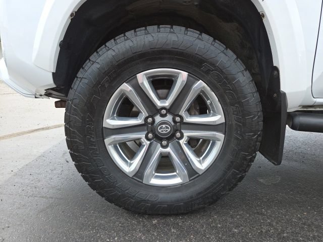 Used 2017 Toyota Tacoma Limited w/ Tow Package AWD/4WD image 29
