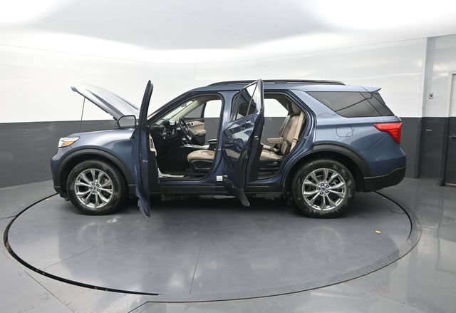 Used 2021 Ford Explorer XLT w/ Equipment Group 202A AWD/4WD image 36
