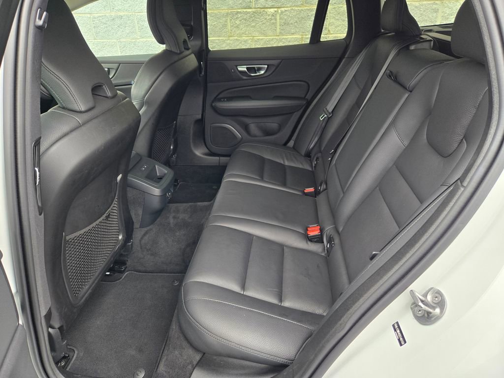 Used 2025 Volvo V60 B5 Cross Country Plus AWD/4WD image 35
