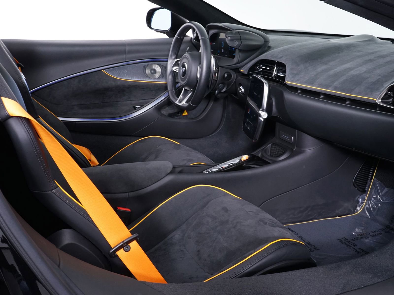 Used 2025 McLaren Artura Spider image 30