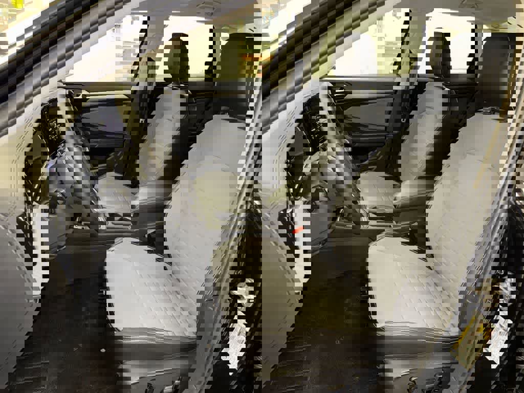 Used 2025 Volkswagen Jetta SE FWD image 15