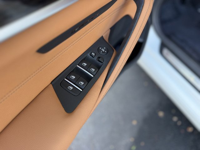 Used 2023 BMW 530i w/ Convenience Package RWD image 10