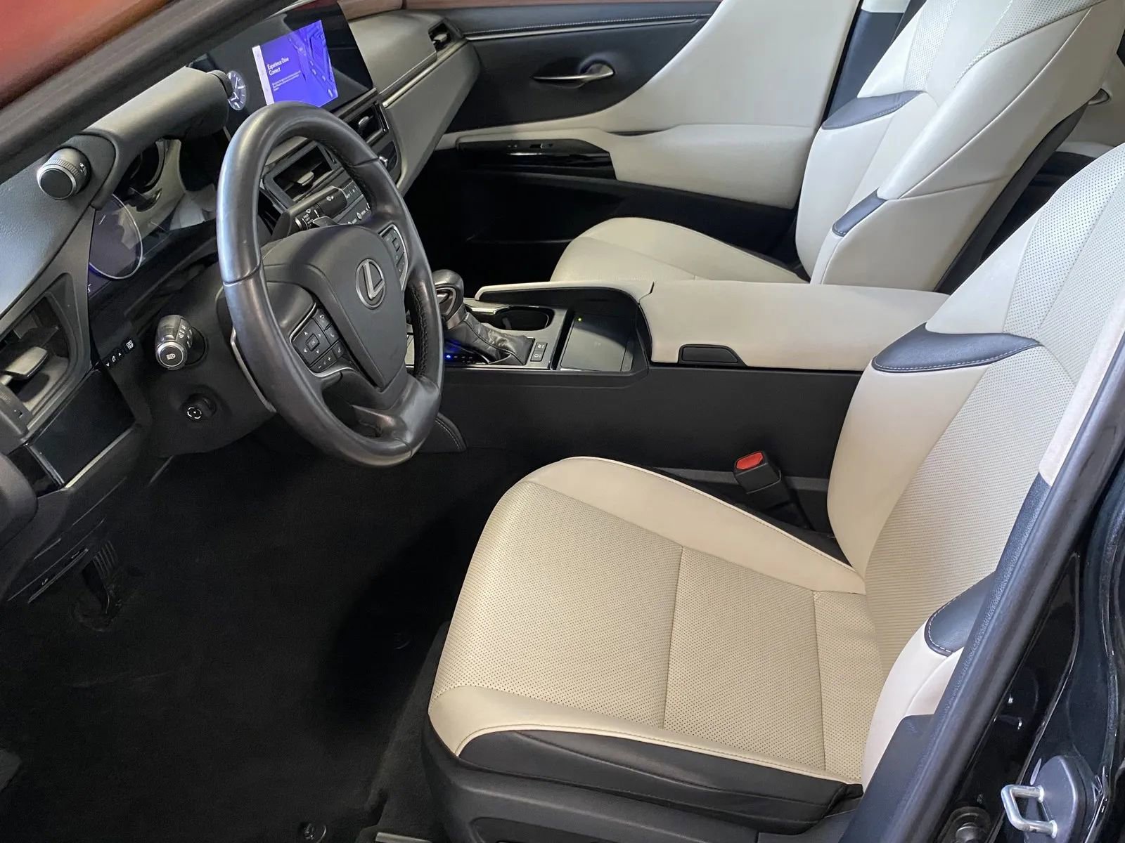 Used 2023 Lexus ES 300h w/ Premium Package image 11