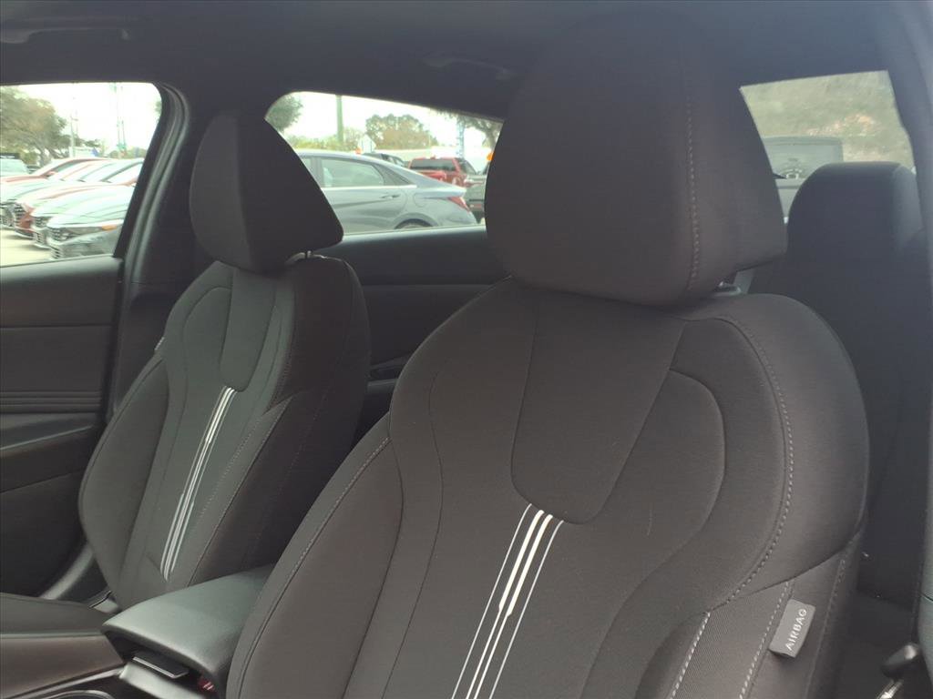 Used 2025 Hyundai Elantra Sport image 36