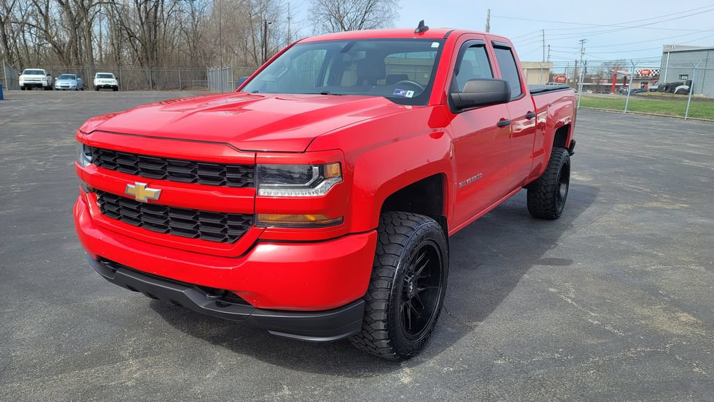 Used 2018 Chevrolet Silverado 1500 Custom w/ Custom Convenience Package AWD/4WD image 5