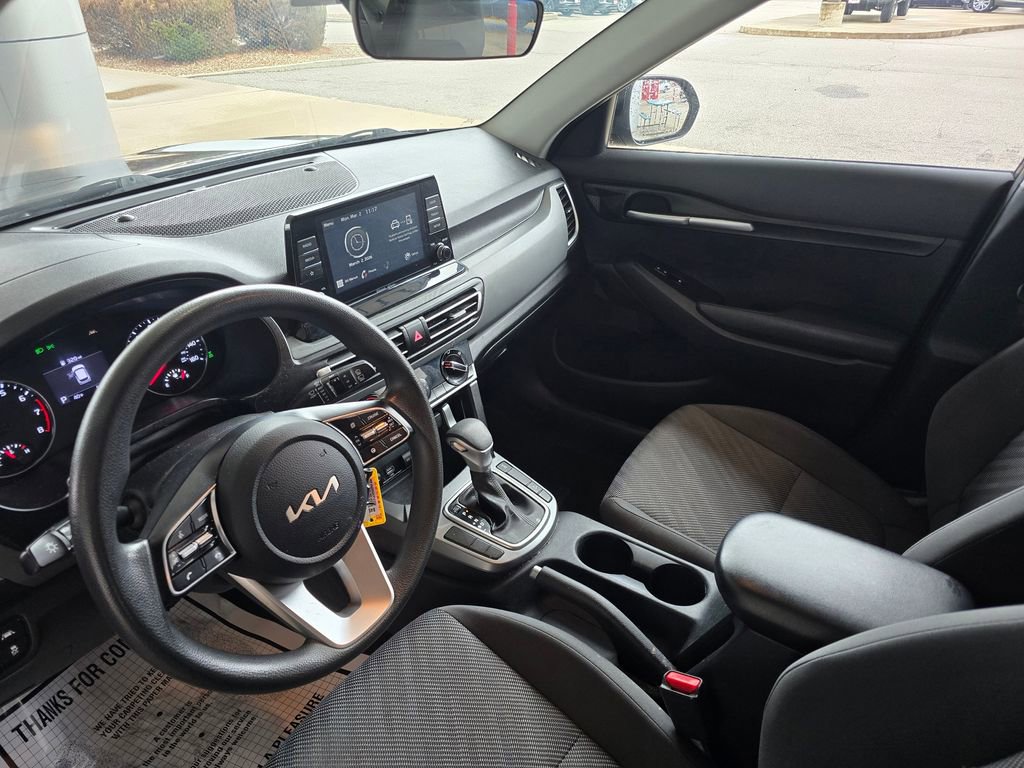 Used 2023 Kia Seltos LX image 14