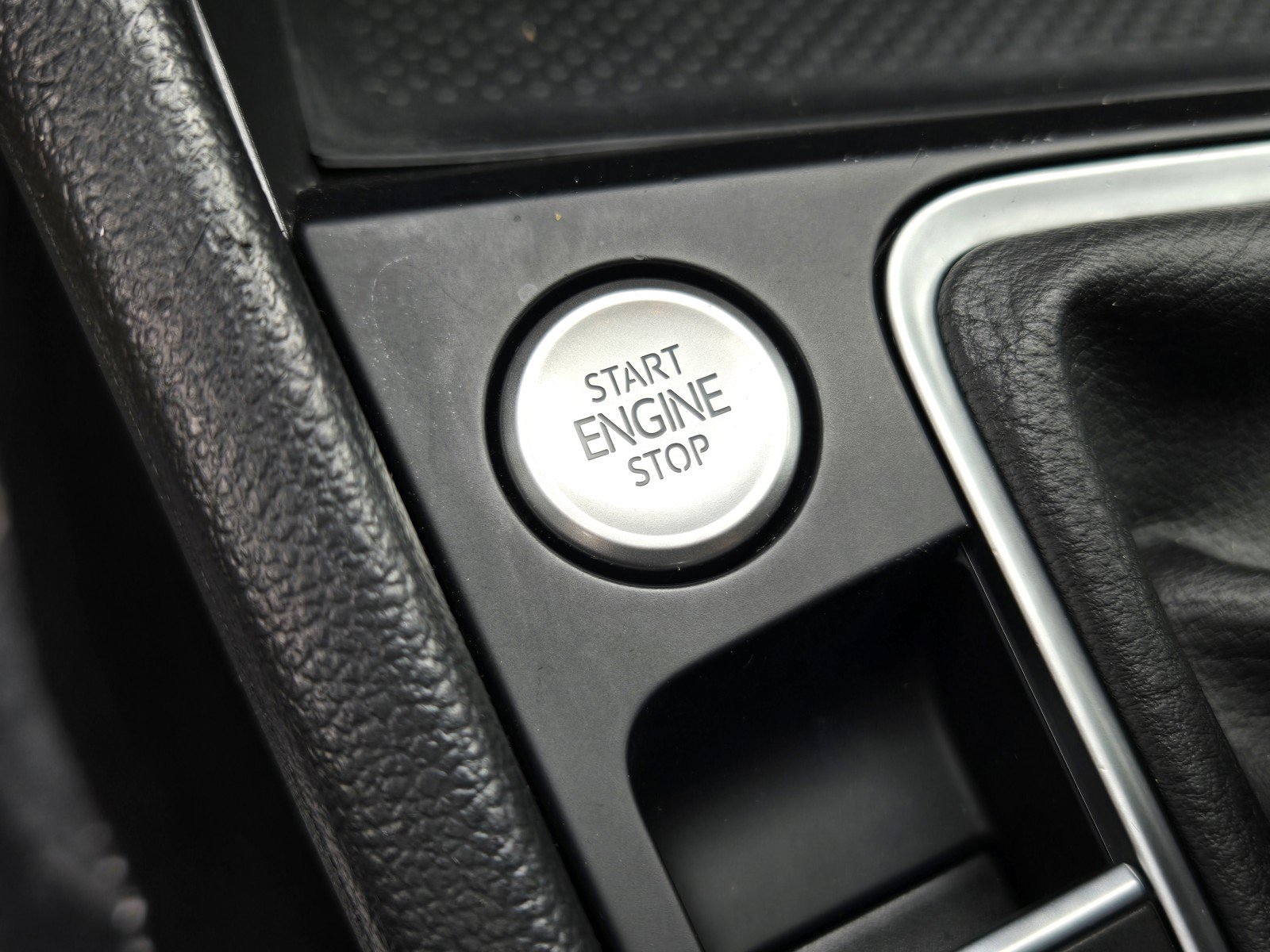 Used 2024 Volkswagen Jetta SE w/ Panoramic Sunroof Package FWD image 26