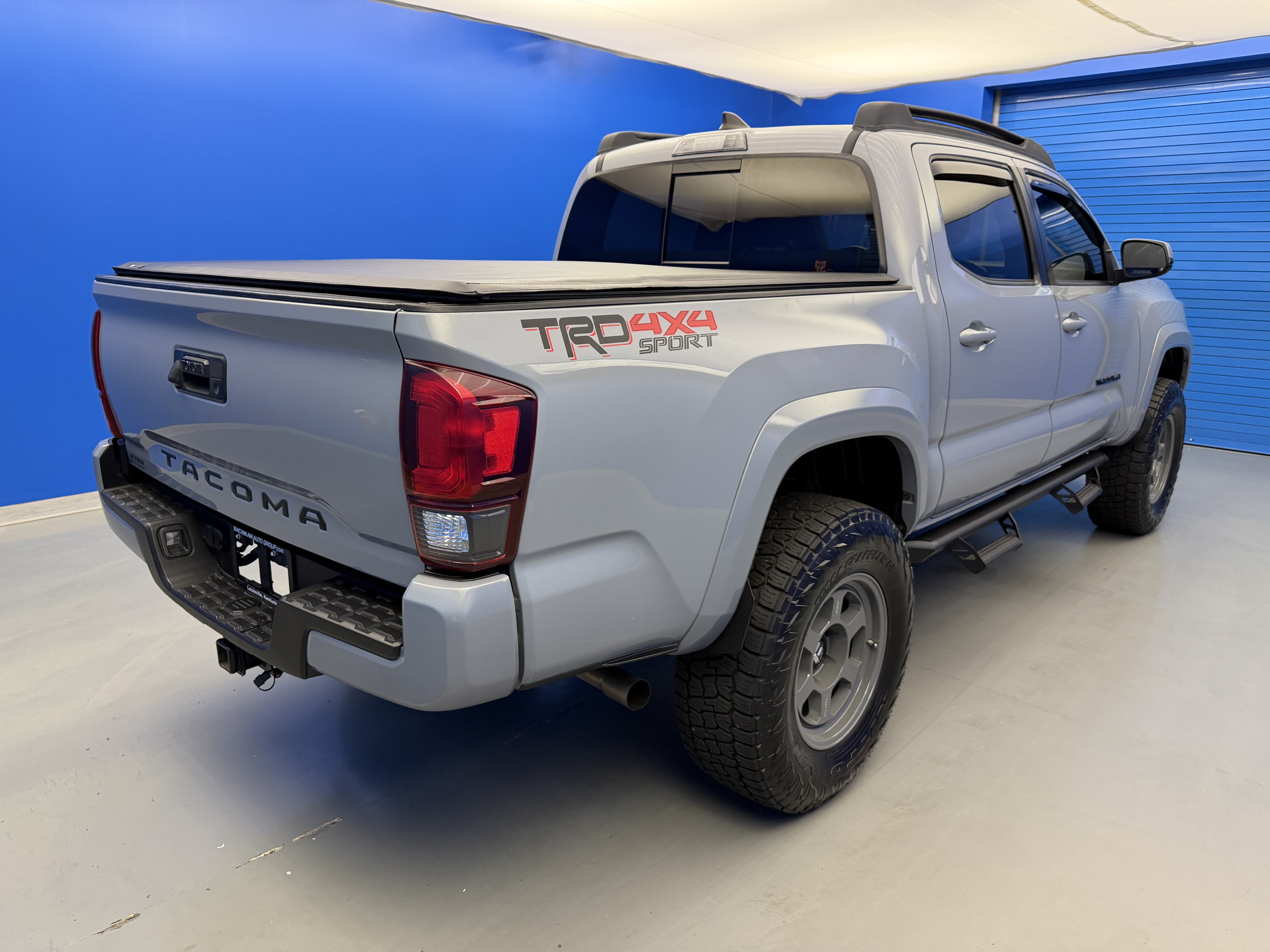 Used 2018 Toyota Tacoma TRD Sport AWD/4WD image 7