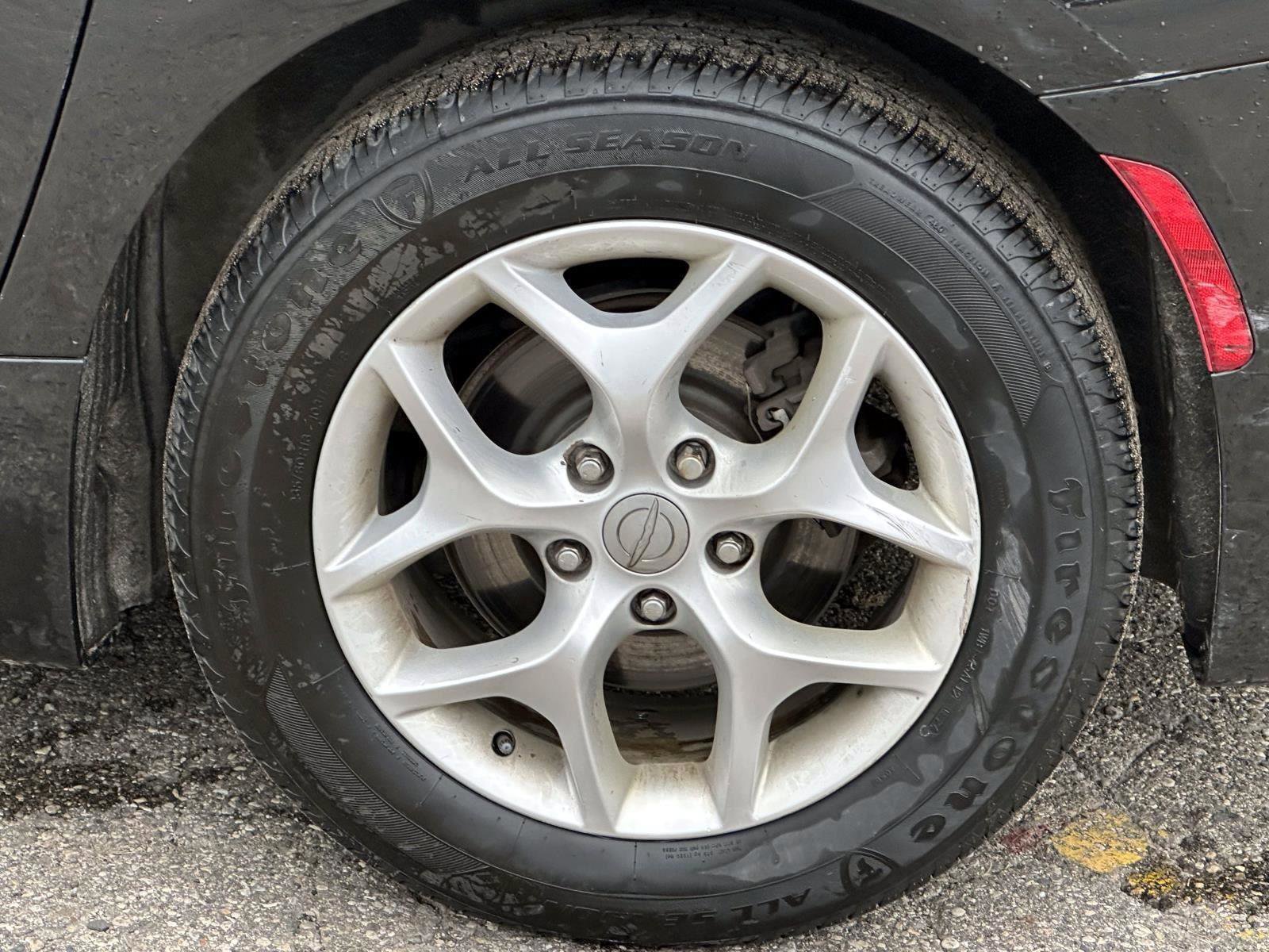 Used 2018 Chrysler Pacifica Touring-L Plus w/ Tire & Wheel Group image 8