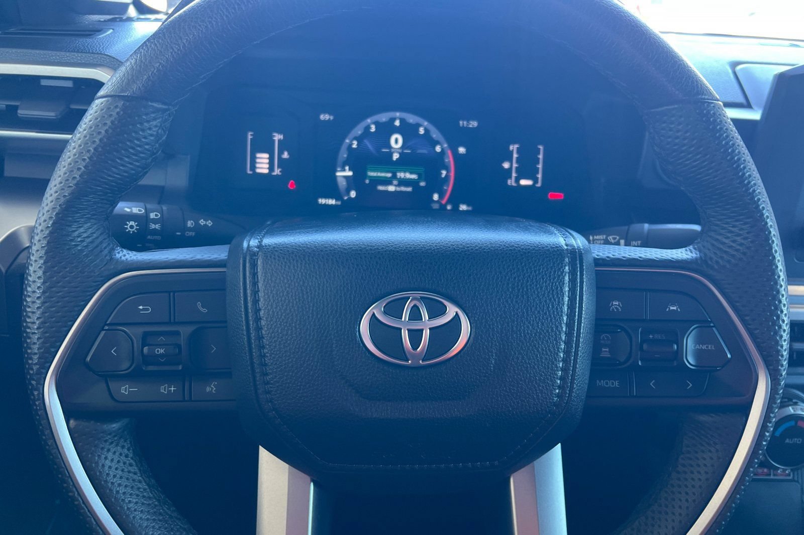 Certified 2024 Toyota Tacoma SR5 AWD/4WD image 19