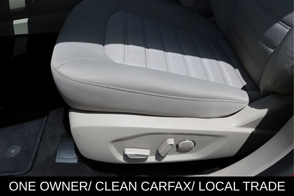 Used 2020 Ford Fusion SE FWD image 12