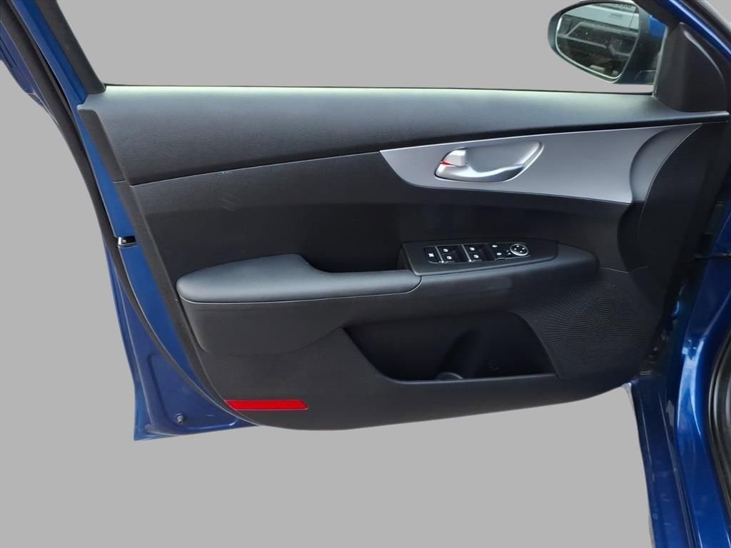 Used 2023 Kia Forte LXS image 11