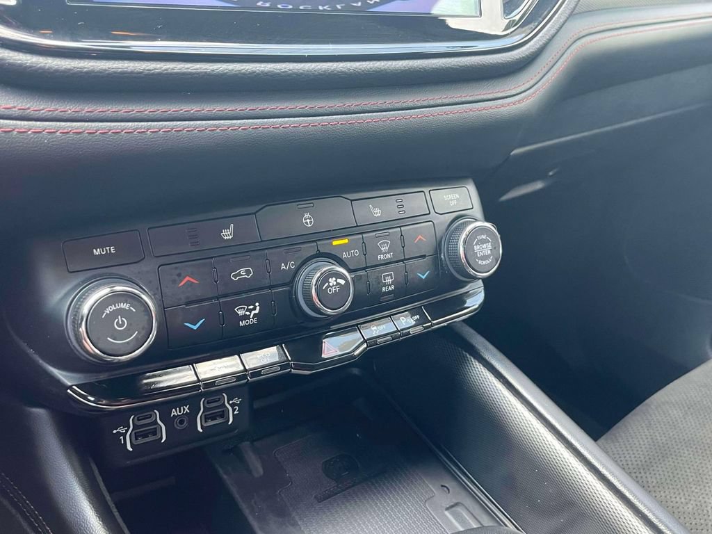 Used 2022 Dodge Durango R/T w/ Blacktop Package AWD/4WD image 28
