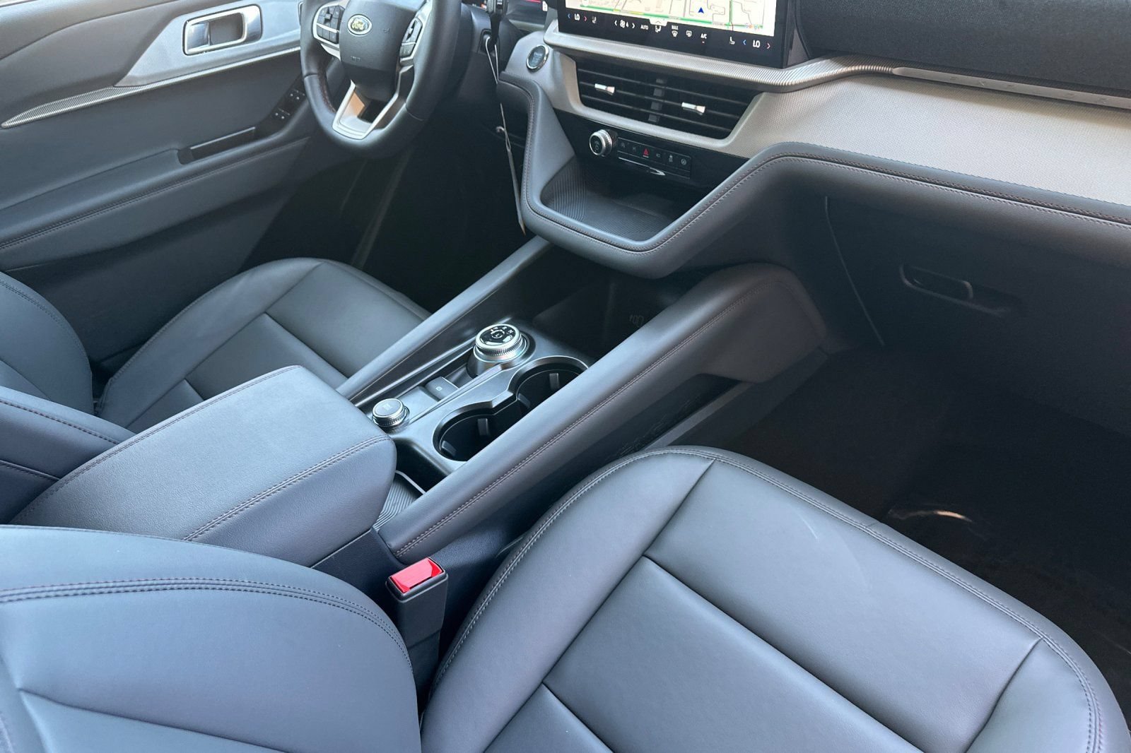New 2026 Ford Explorer Active RWD image 17