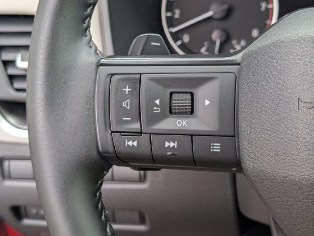 Used 2025 Nissan Rogue SV AWD/4WD image 22