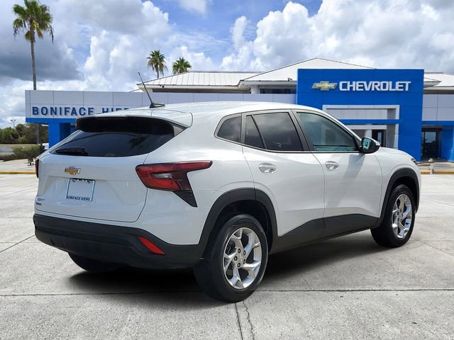 Used 2024 Chevrolet Trax LS w/ LS Convenience Package FWD image 4