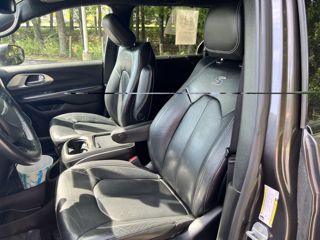 Used 2021 Chrysler Pacifica Touring-L w/ S Appearance Package FWD image 16