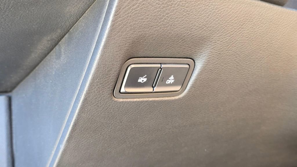 Used 2015 Chevrolet Corvette Stingray Convertible w/ 2LT Preferred Equipment Group image 26