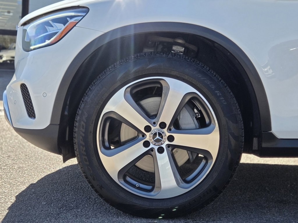 Used 2022 Mercedes-Benz GLC 300 4MATIC w/ Multimedia Package Lite image 11