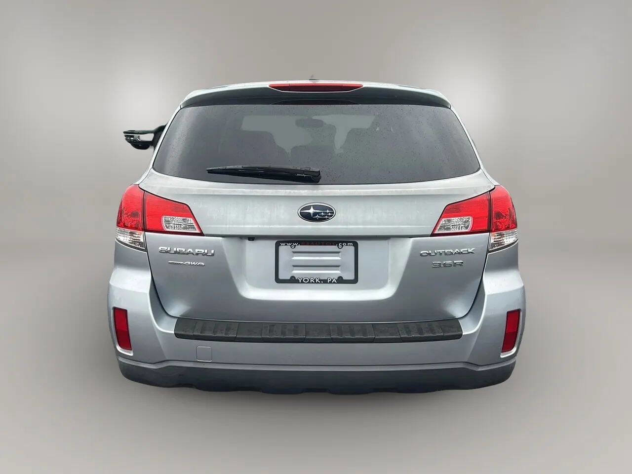 Used 2012 Subaru Outback 3.6R Limited w/ Moonroof Pkg AWD/4WD image 6