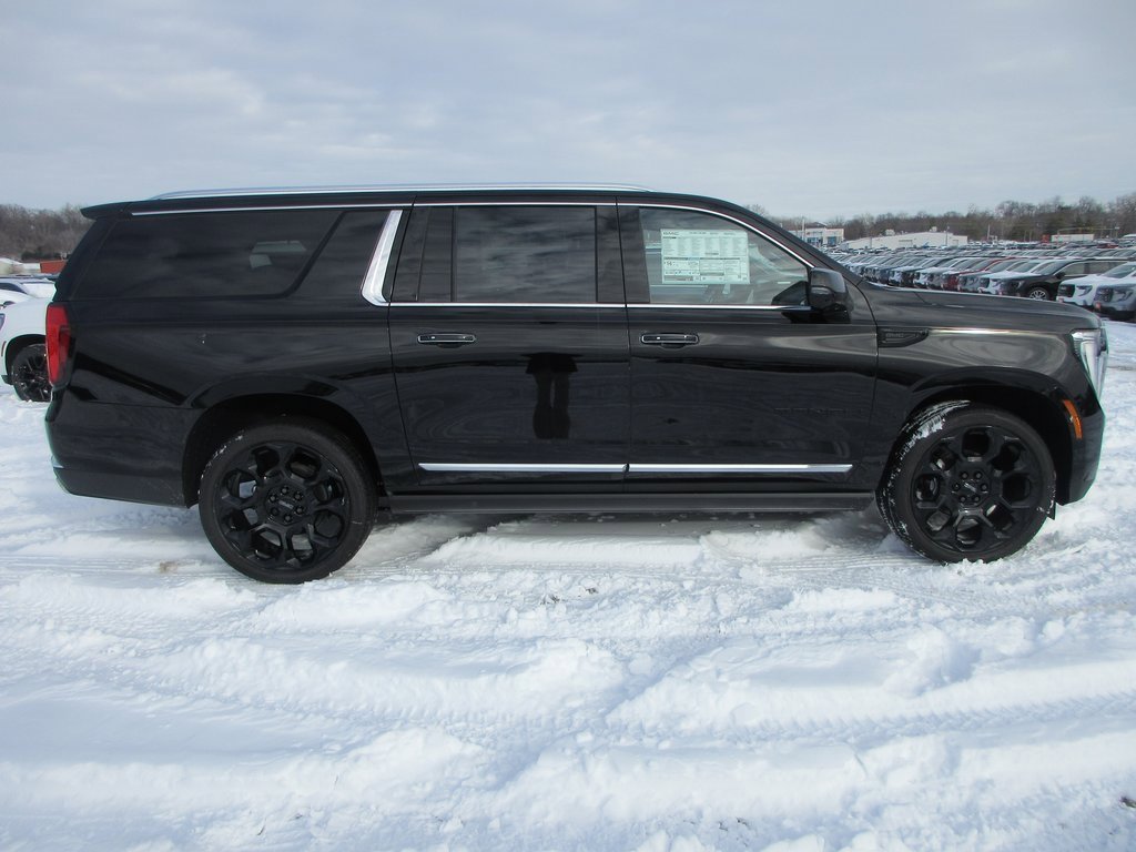 New 2026 GMC Yukon XL Denali w/ Denali Reserve Package image 3