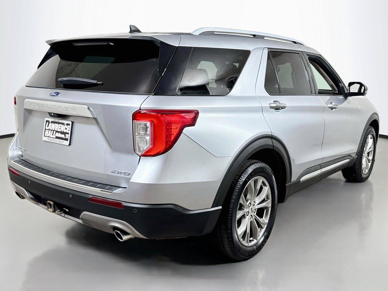 Used 2022 Ford Explorer Limited w/ Equipment Group 301A AWD/4WD image 4