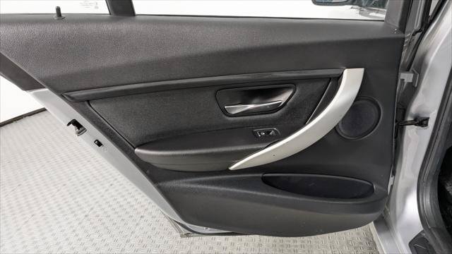 Used 2016 BMW 320i xDrive Sedan AWD/4WD image 16