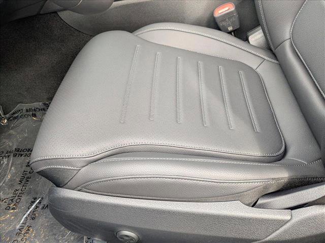 New 2025 Mercedes-Benz C 300 Sedan image 4