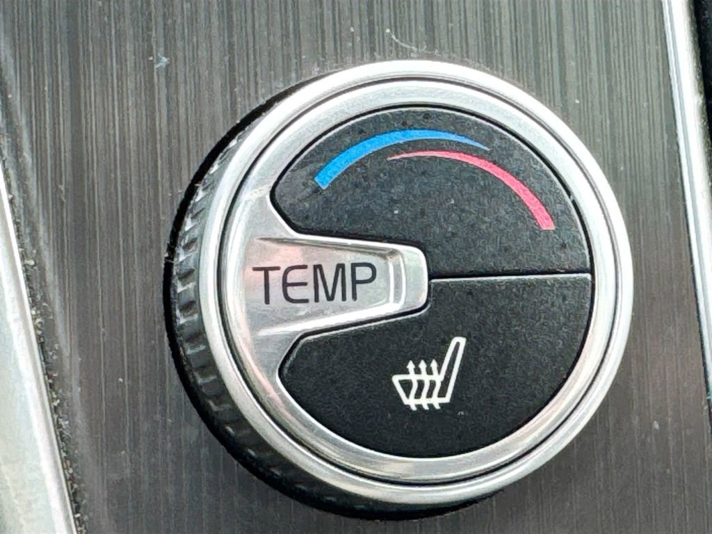 Used 2016 Volvo XC60 T6 w/ Proximity Package image 21