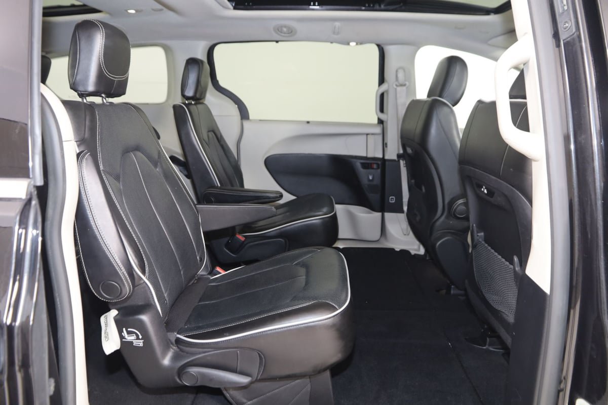 Used 2021 Chrysler Pacifica Limited AWD/4WD image 15