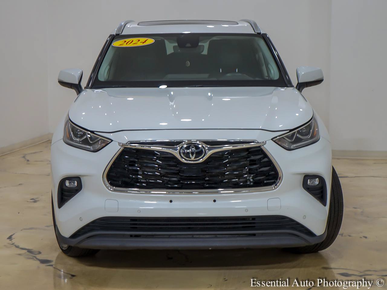 Used 2024 Toyota Highlander Limited AWD/4WD image 5