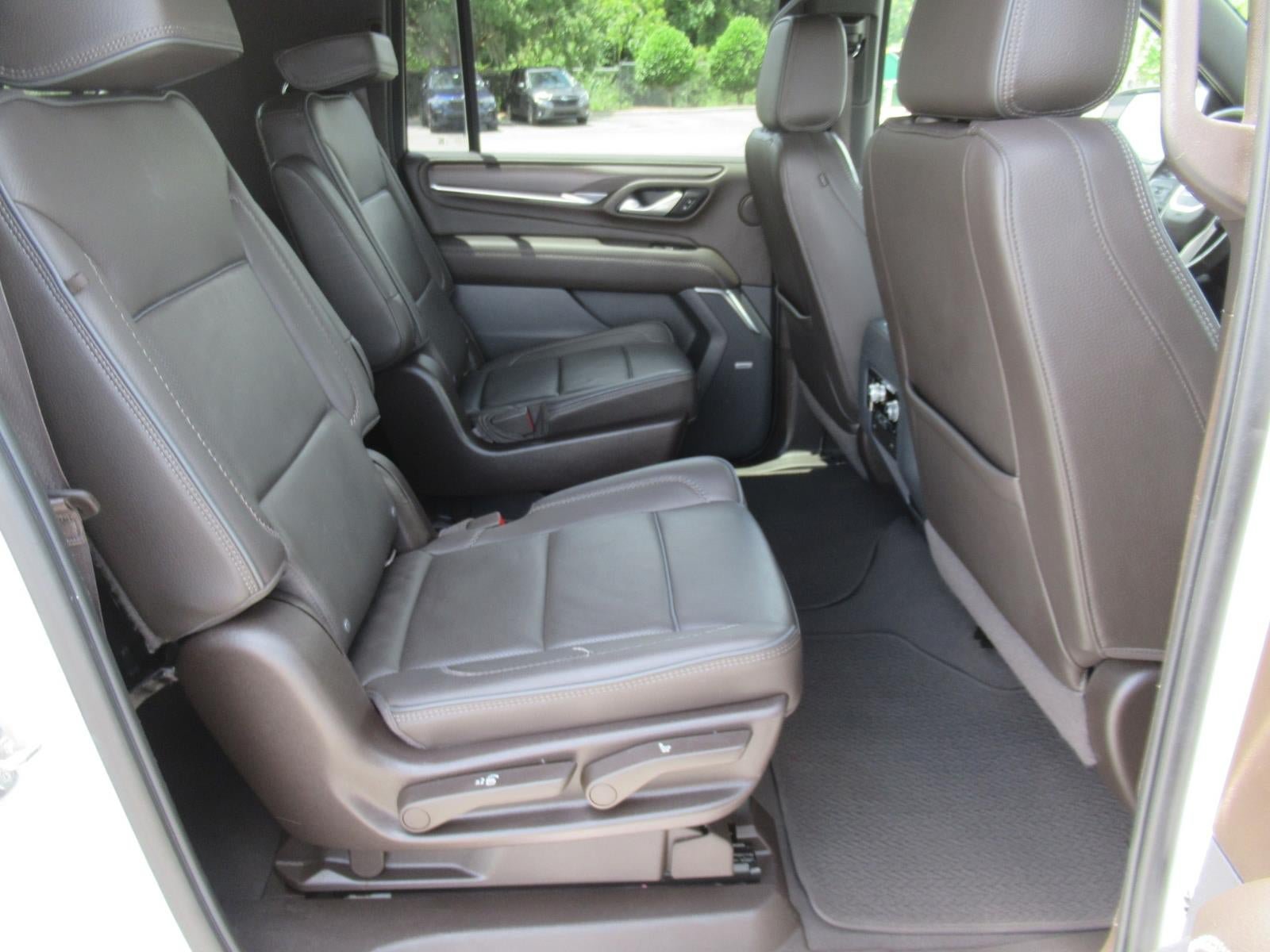 Used 2022 GMC Yukon XL Denali w/ Advanced Technology Package AWD/4WD image 34