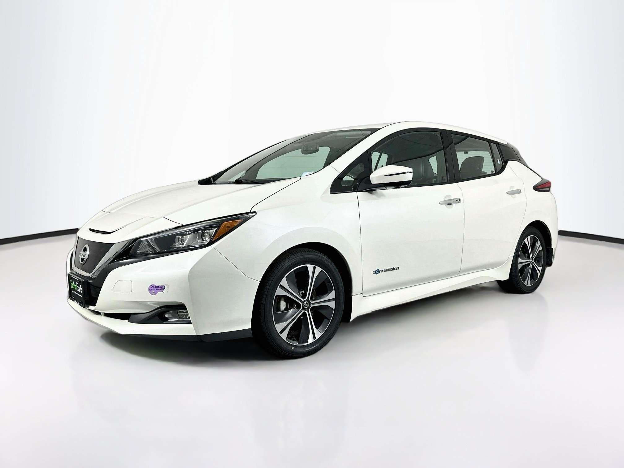 Used 2019 Nissan Leaf SL w/ SL Technology Package FWD image 3