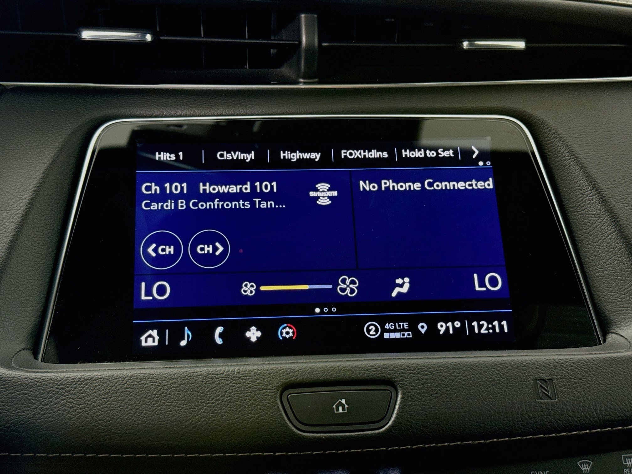 Used 2021 Cadillac XT4 Premium Luxury w/ Cold Weather Package FWD image 15