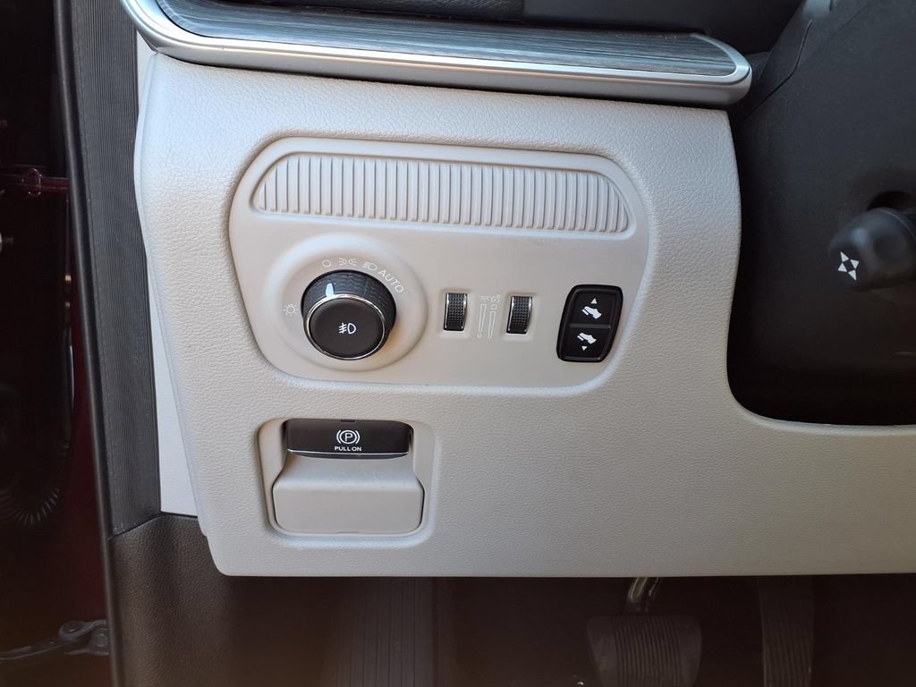 Used 2024 Jeep Wagoneer Series III AWD/4WD image 15