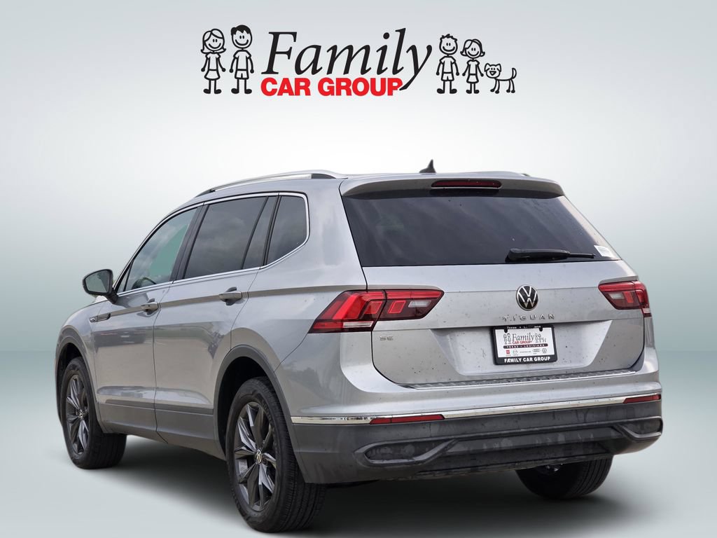 Used 2023 Volkswagen Tiguan SE w/ Panoramic Sunroof Package FWD image 3