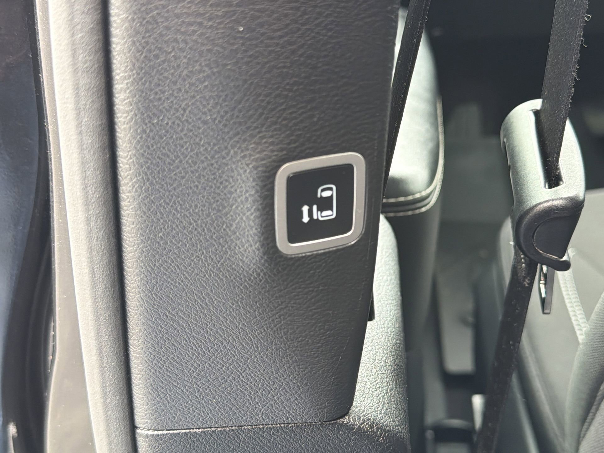 Used 2023 Chrysler Pacifica Touring image 23