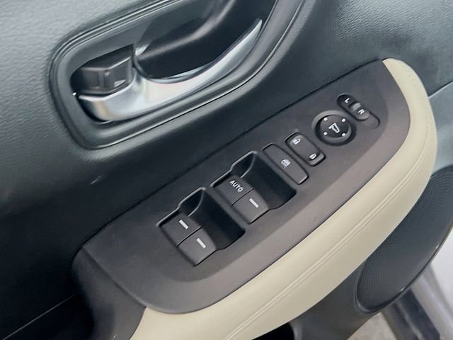 Used 2025 Honda HR-V LX image 16