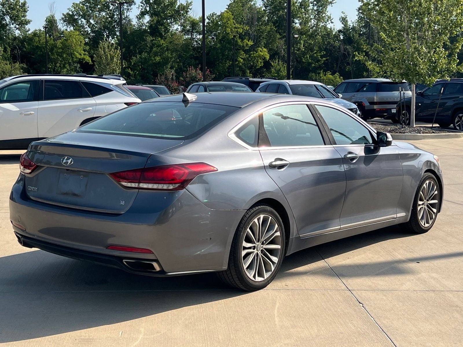 Used 2016 Hyundai Genesis 3.8 RWD image 12