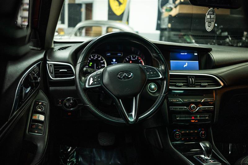 Used 2018 INFINITI QX30 Premium w/ Cargo Package AWD/4WD image 16