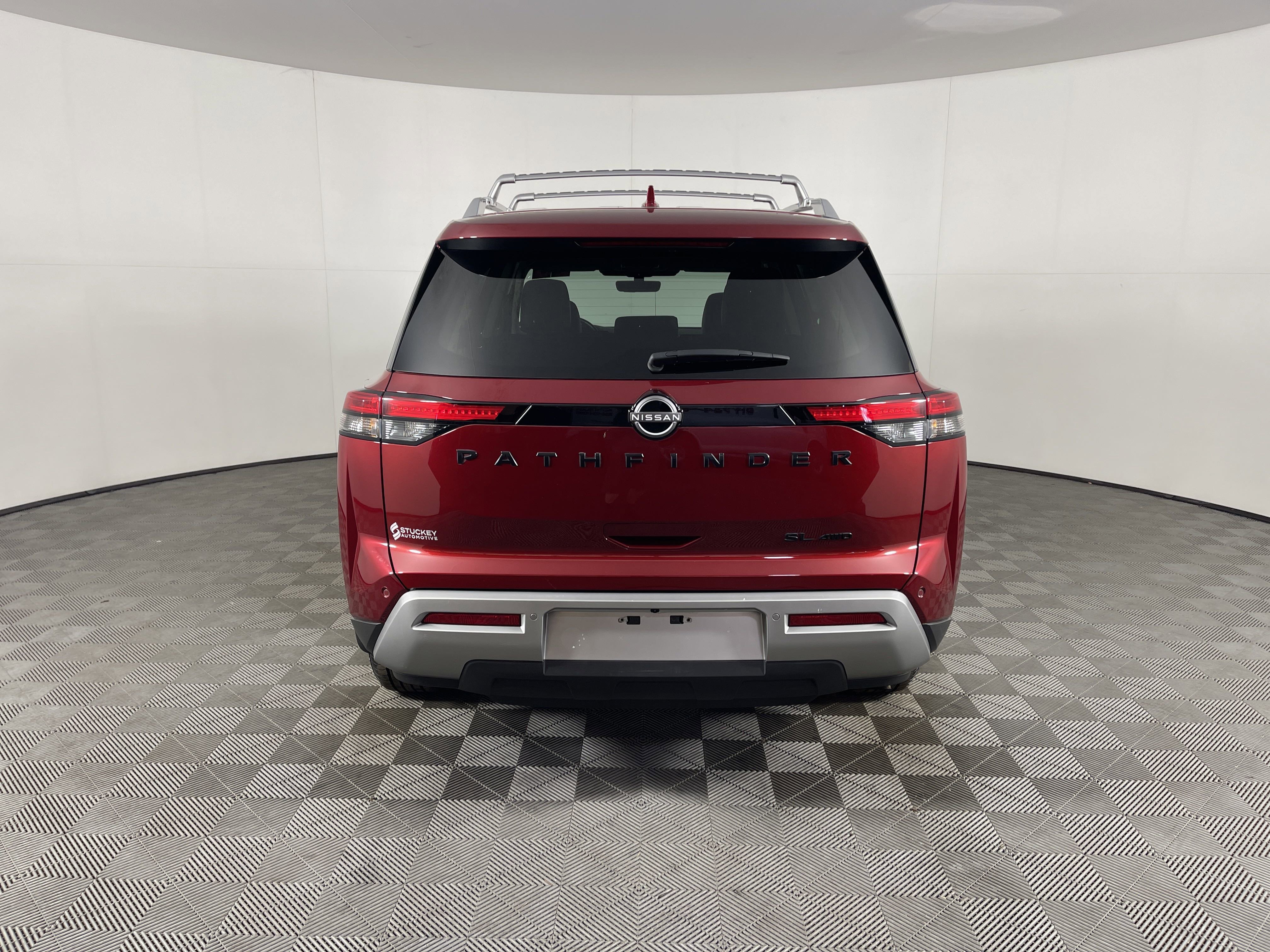 Used 2023 Nissan Pathfinder SL w/ Black Appearance Package image 4