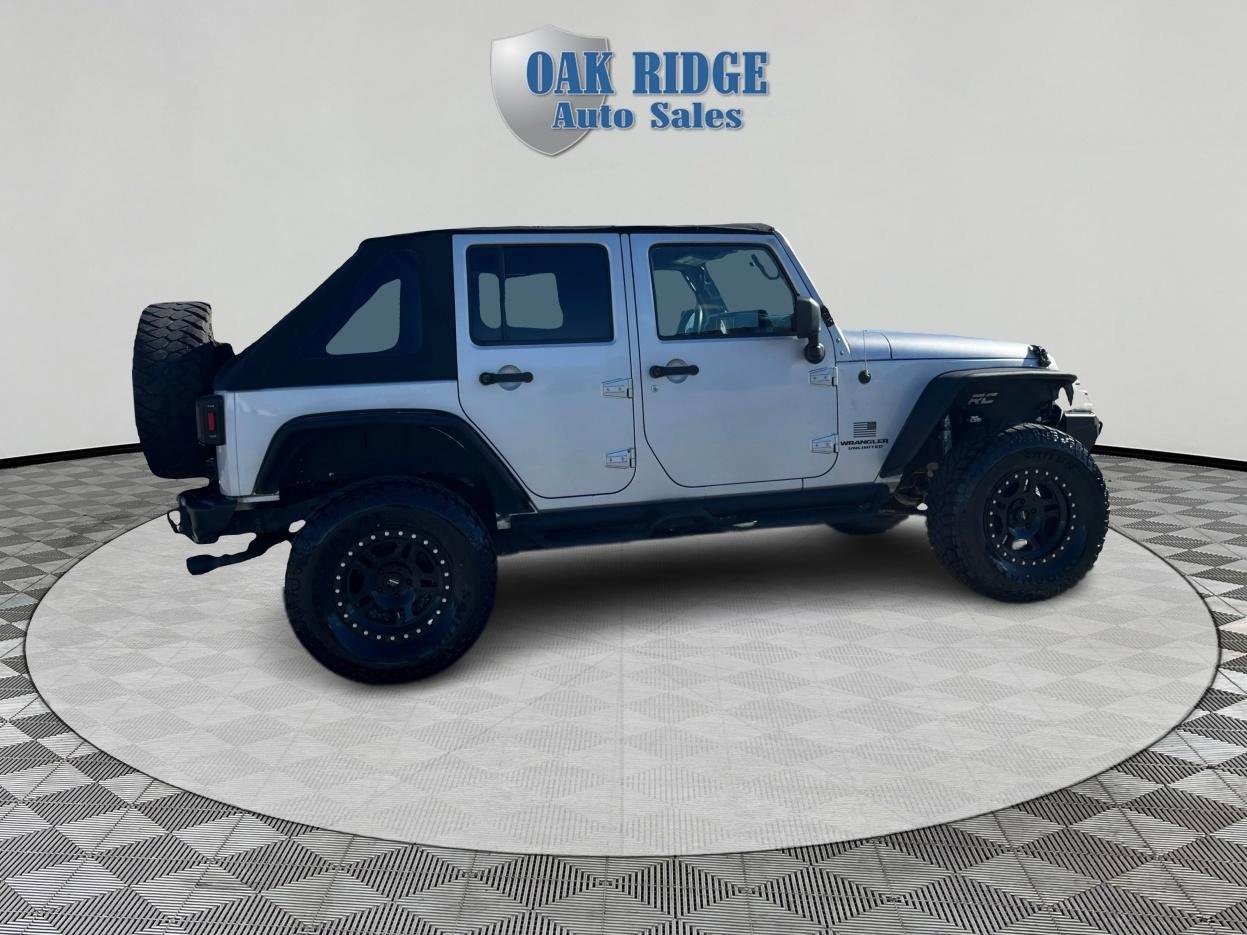 Used 2009 Jeep Wrangler Unlimited Rubicon w/ Dual Top Group image 4