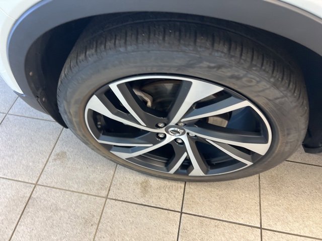 Used 2021 Volvo XC40 T5 R-Design w/ Protection Package Premier image 12