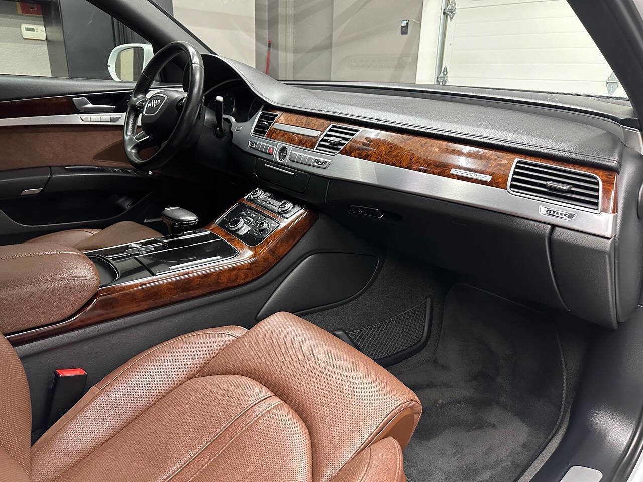 Used 2013 Audi A8 4.0T w/ Convenience Pkg image 25