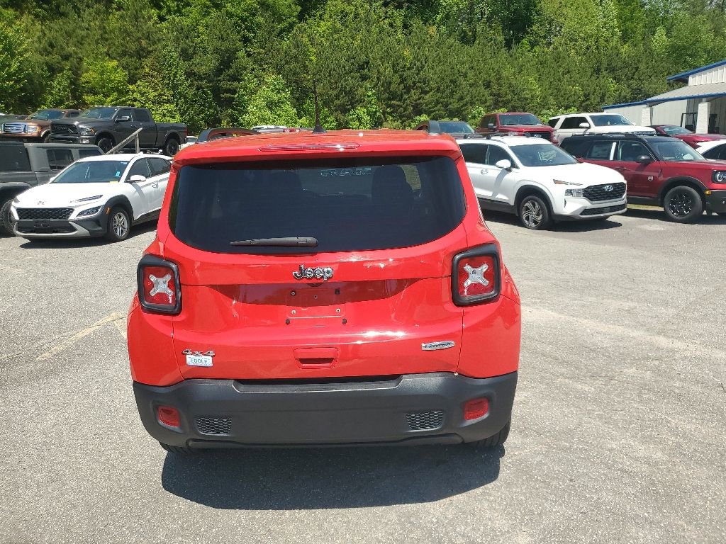Used 2022 Jeep Renegade Latitude AWD/4WD image 7