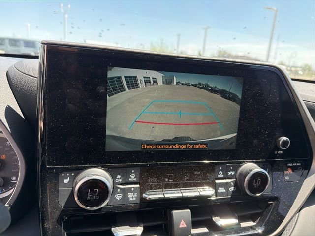 Used 2023 Toyota Highlander XLE image 13